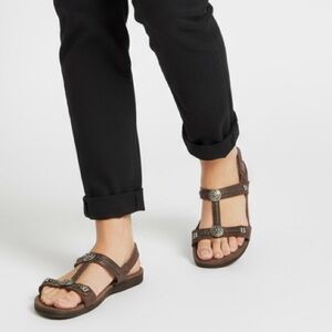 Minnetonka woman’s sandals size 8